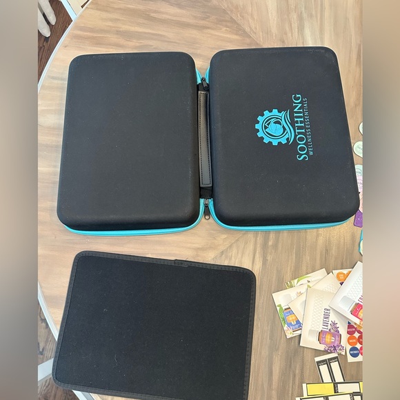 Young Living oils ,carrying case , roller bottles and more Lot - Picture 9 of 10